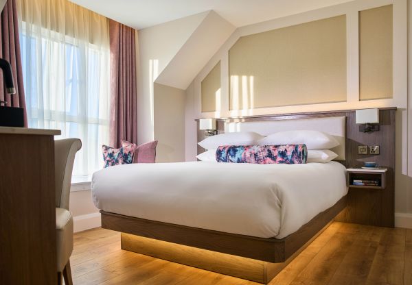 The James Hotel Pink Double Room 2