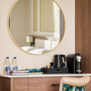 Room Desk & Mirror 4500px