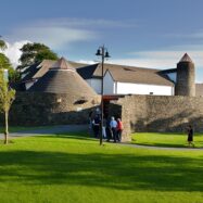 siamsa_tíre_national_folk_theatre_of_ireland_tralee_co_kerry_master_custom_1